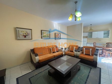 Tirane, jepet me qera apartament 2+1+Ballkon , 93 m² 550 € (Vasil Shanto)