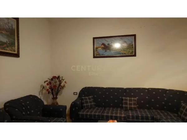 Fier, shitet shtepi 2+1+Ballkon Kati 0, 450 m² 60.000 € (Patos)