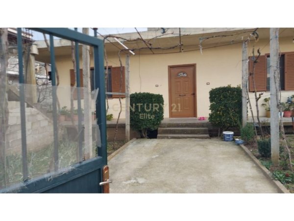 Fier, shitet shtepi 2+1+Ballkon Kati 0, 450 m² 60.000 € (Patos)