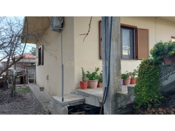 Fier, shitet shtepi 2+1+Ballkon Kati 0, 450 m² 60.000 € (Patos)