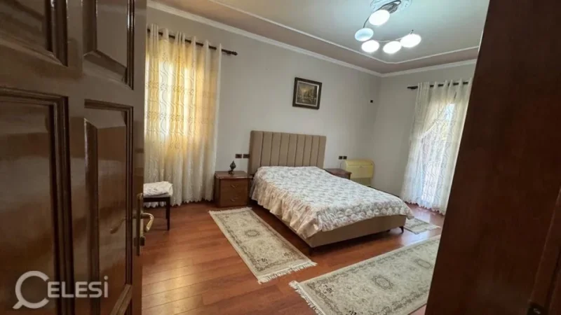 Tirane, jepet me qera apartament 2+1+Ballkon Kati 3, 145 m² 500 € (ALI DEMI)