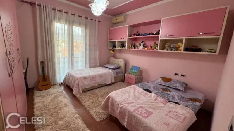 Tirane, jepet me qera apartament 2+1+Ballkon Kati 3, 145 m² 500 € (ALI DEMI)