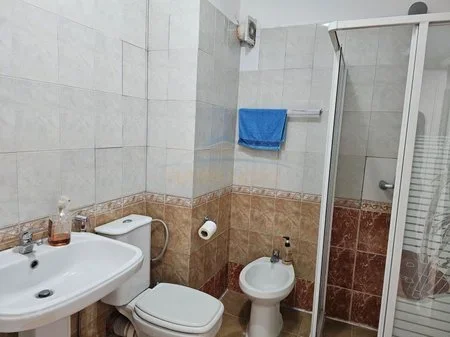 Tirane, jepet me qera apartament 2+1+Ballkon Kati 2, 105 m² 600 € (Pazari i Ri)