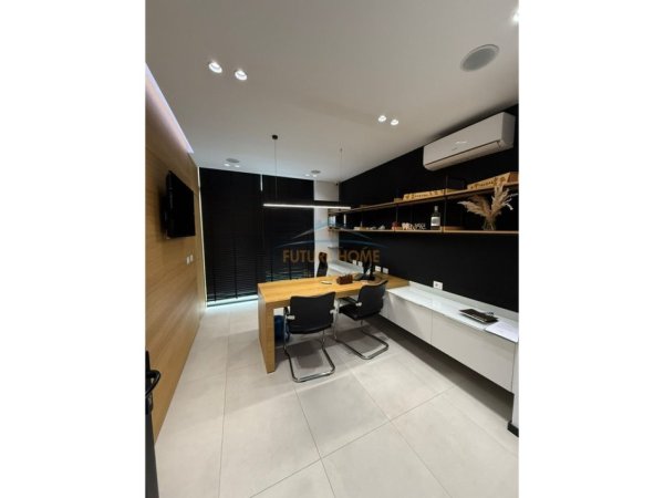 Tirane, jepet me qera ambjent biznesi Kati 2, 120 m² 3.000 € (Rruga Muhamet Gjollesha)
