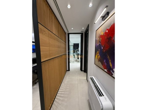Tirane, jepet me qera ambjent biznesi Kati 2, 120 m² 3.000 € (Rruga Muhamet Gjollesha)