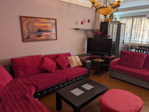 Tirane, jepet me qera apartament 1+1+Ballkon Kati 2, 70 m² 540 € (RRUGA E KAVAJES)