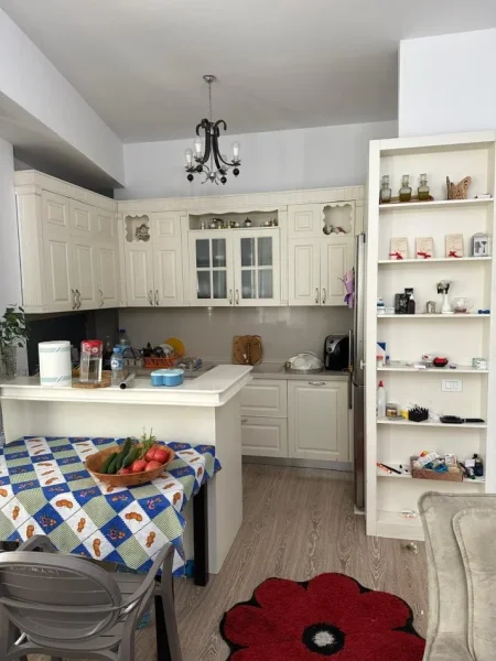 Tirane, shes apartament 3+1+Ballkon Kati 3, 180 m² 397.000 € (21 dhjetori)