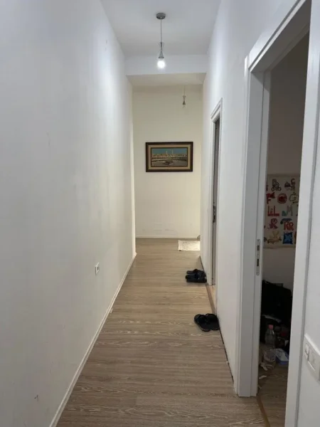 Tirane, shes apartament 3+1+Ballkon Kati 3, 180 m² 397.000 € (21 dhjetori)