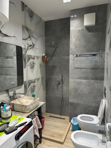 Tirane, shes apartament 3+1+Ballkon Kati 3, 180 m² 397.000 € (21 dhjetori)