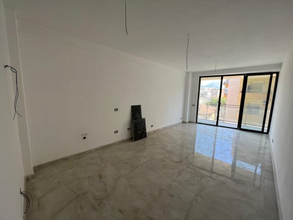 Tirane, jepet me qera apartament 2+1 Kati 1, 118 m² 1.000 € 