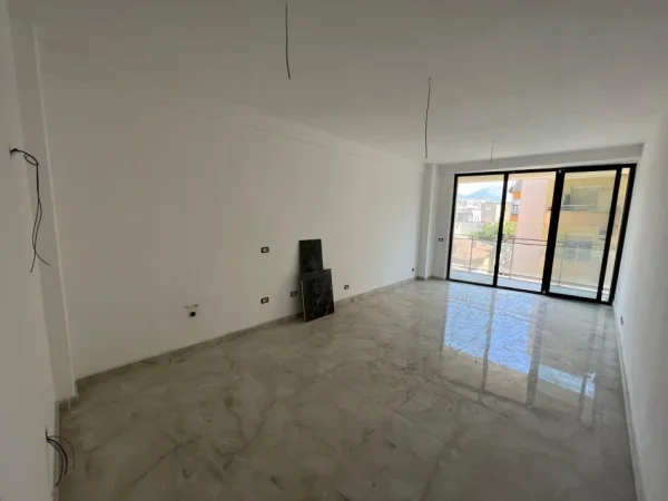 Tirane, jepet me qera apartament 2+1 Kati 1, 118 m² 1.000 € 