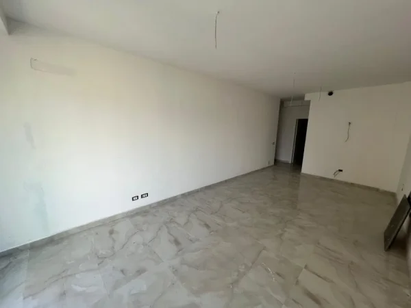 Tirane, jepet me qera apartament 2+1 Kati 1, 118 m² 1.000 € 