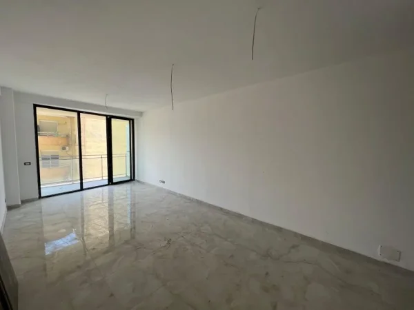 Tirane, jepet me qera apartament 2+1 Kati 1, 118 m² 1.000 € 