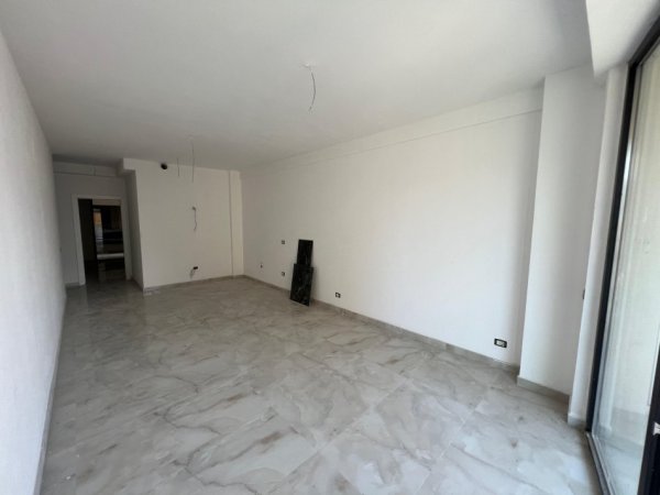 Tirane, jepet me qera apartament 2+1 Kati 1, 118 m² 1.000 € 