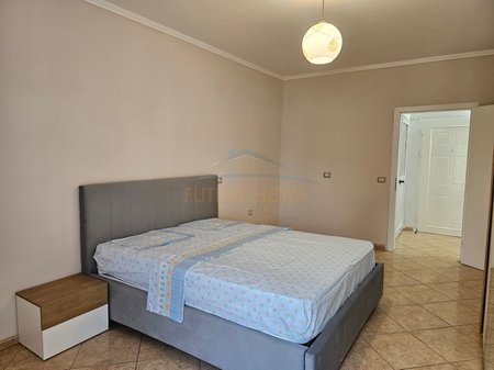 Tirane, jepet me qera apartament 2+1+Ballkon Kati 2, 105 m² 600 € (Selvia)