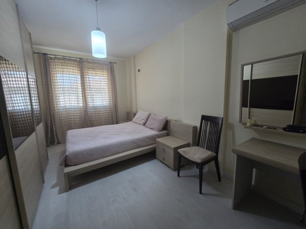 Tirane, jepet me qera apartament 2+1 Kati 5, 99 m² 1.200 € (Komuna e Parisit)
