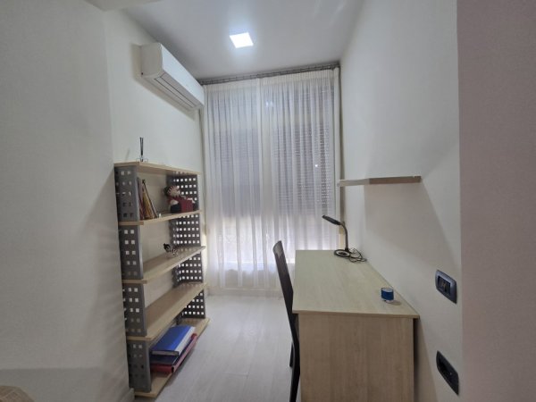 Tirane, jepet me qera apartament 2+1 Kati 5, 99 m² 1.200 € (Komuna e Parisit)