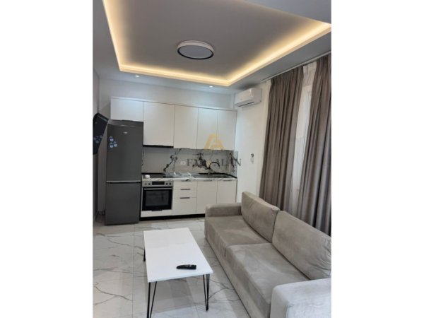 Tirane, jepet me qera apartament 1+1 Kati 1, 65 m² 450 € (5 Maji)