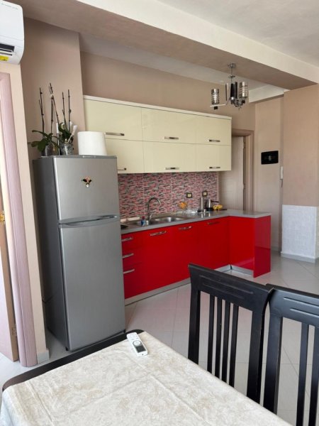 Tirane, jepet me qera apartament 1+1 , 70 m² 500 € (Rruga Siri Kodra)