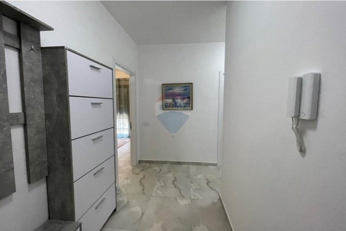 Tirane, jepet me qera apartament 2+1 , 105 m² 600 € (ish fusha e aviacionit)