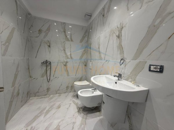 Shitet, Garsoniere, Unaza e Re. 83,000 €