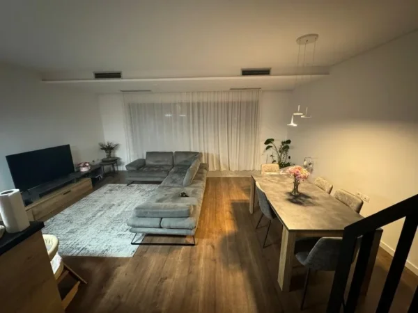 Tirane, jepet me qera Vile 3 Katshe , 205 m² 2.350 € (mullet)