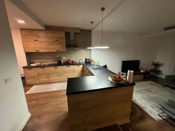 Tirane, jepet me qera Vile 3 Katshe , 205 m² 2.350 € (mullet)