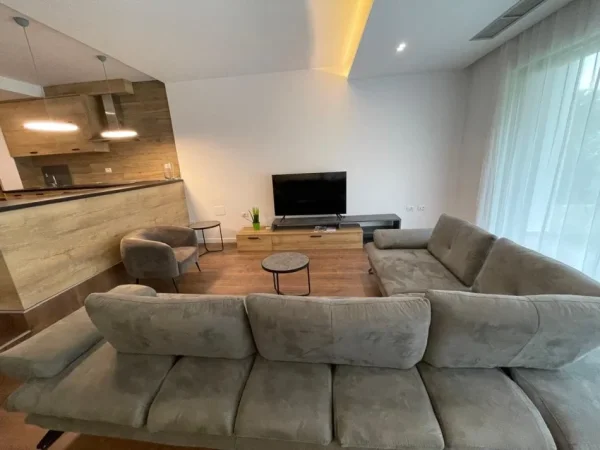 Tirane, jepet me qera Vile 3 Katshe , 205 m² 2.350 € (mullet)