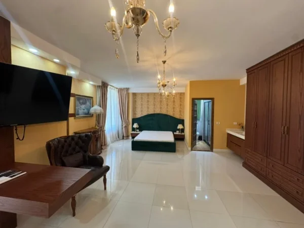 Tirane, shitet apartament 3+1+Aneks+Ballkon Kati 1, (rruga vaso pasha)