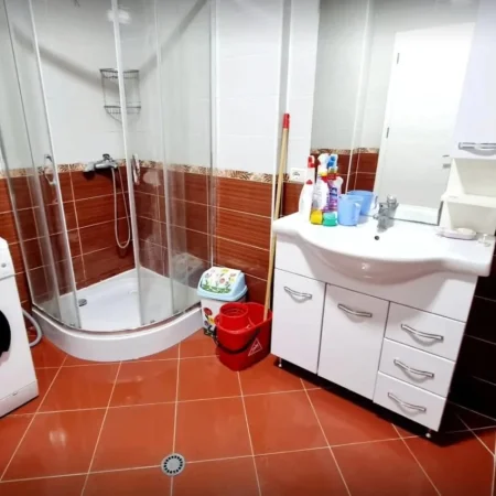 Tirane, jepet me qera apartament 2+1+Aneks+Ballkon Kati 5, 120 m² 500 € 