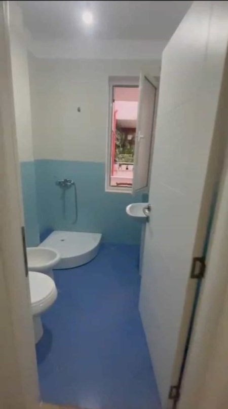 Tirane, jepet me qera apartament 2+1+Ballkon Kati 5, 90 m² 470 € (selite)