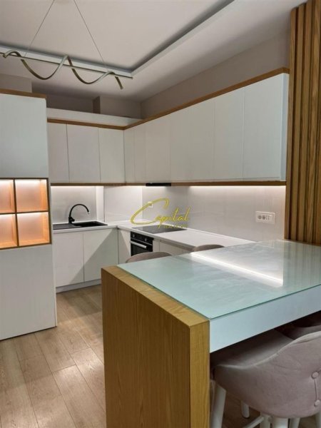 Tirane, jepet me qera apartament 2+1 Kati 3, 98 m² 1.100 € (CASA ITALIA)