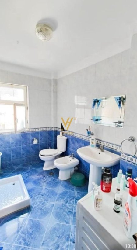 Tirane, jepet me qera apartament 2+1+Ballkon Kati 4, 80 m² 420 € (BULEVARDI I RI)