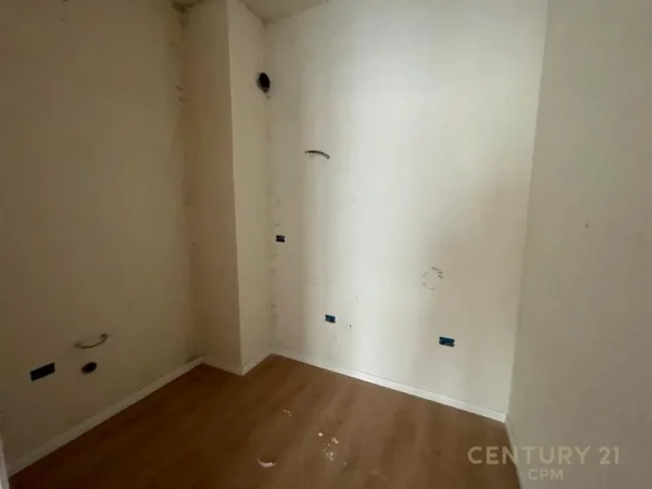 Tirane, shes apartament 1+1+Ballkon , 78 m² 183.300 € (LIQENI I THATE)