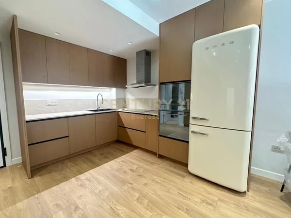 Tirane, shes apartament 3+1+2+PARKIM , 175 m² (KODRA E DIELLIT)