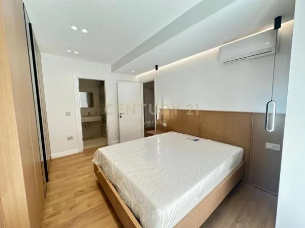 Tirane, shes apartament 3+1+2+PARKIM , 175 m² (KODRA E DIELLIT)