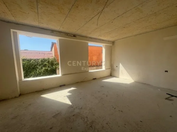 Tirane, shitet apartament duplex 3+1 Kati 1, 243 m² 200.000 € (Selite)