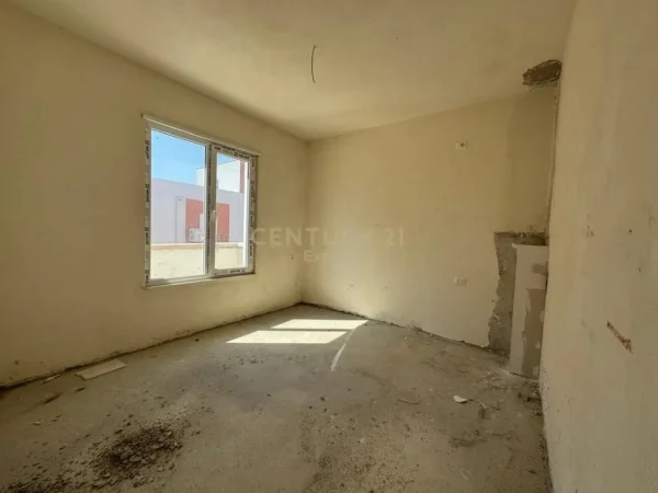 Tirane, shitet apartament duplex 3+1 Kati 1, 243 m² 200.000 € (Selite)