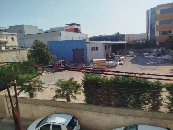 Durres, jap me qera ambjent biznesi Kati 0, 1.000 m² 1.000 € (Shkozet durres)