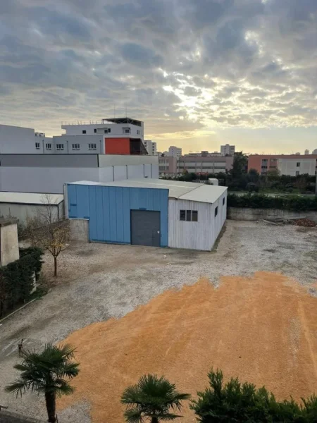 Durres, jap me qera ambjent biznesi Kati 0, 1.000 m² 1.000 € (Shkozet durres)