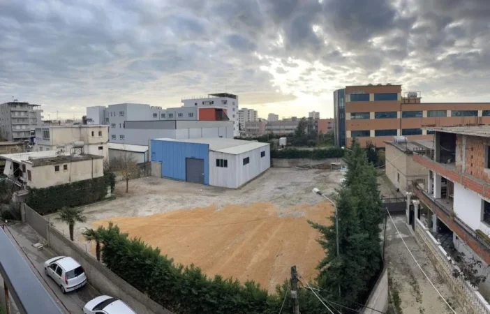 Durres, jap me qera ambjent biznesi Kati 0, 1.000 m² 1.000 € (Shkozet durres)