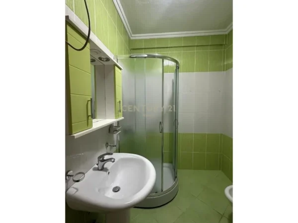 Tirane, jap me qera apartament 2+1 Kati 2, 127 m² 600 € (Don Bosko)