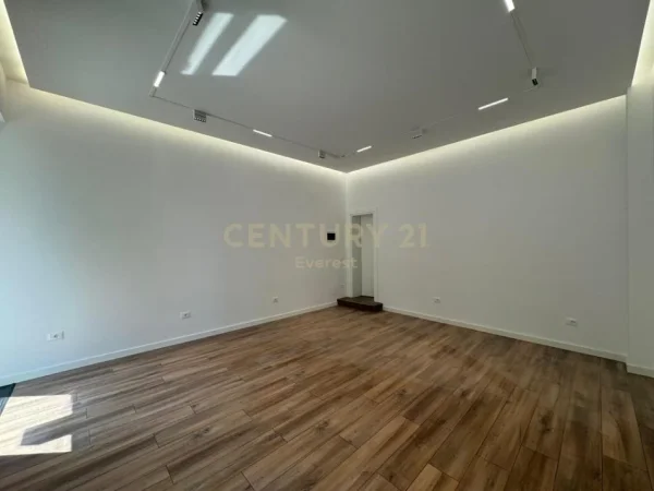 Tirane, shes ambjent biznesi , 36 m² 200.000 € (SQUARE 21)