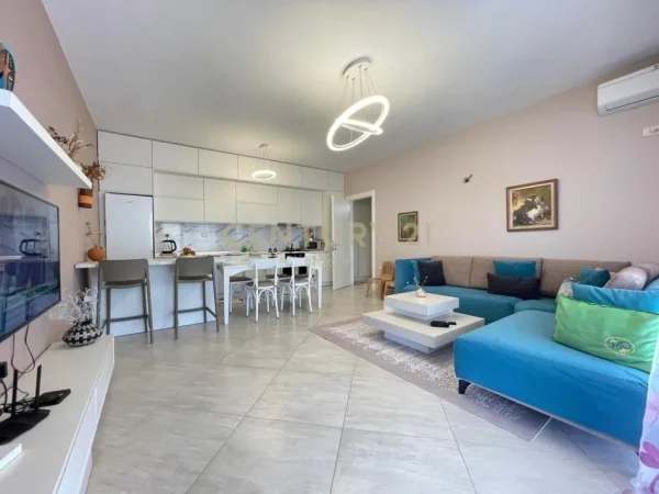 Tirane, jap me qera apartament 2+1 , 115 m² 800 € (Liqeni i Thate)