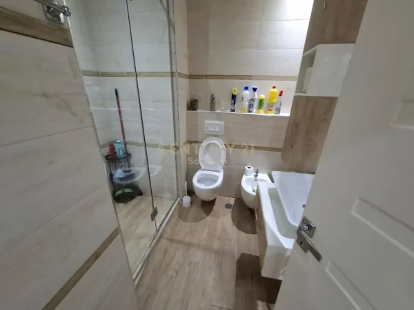 Tirane, jap me qera apartament 2+1+2+POST PARKIMI , 112 m² 1.100 € (RRUGA E KOSOVAREVE)