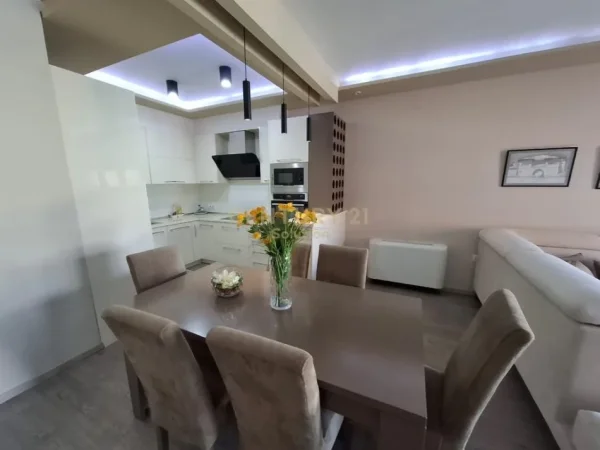 Tirane, jepet me qera apartament 2+1 Kati 5, 112 m² 1.100 € 
