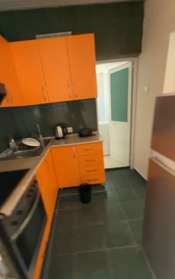 Tirane, jepet me qera apartament 2+1 Kati 2, 60 m² 600 € (Rruga e Kavajës)