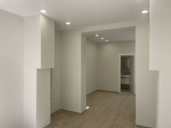 Tirane, jepet me qera ambjent biznesi Kati 0, 40 m² 500 € (Stadiumi Dinamo)