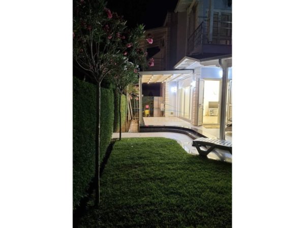 Durres, shitet apartament duplex 3+1+Ballkon Kati 0, 150 m² 380.000 € (Gjiri i Lalzit)