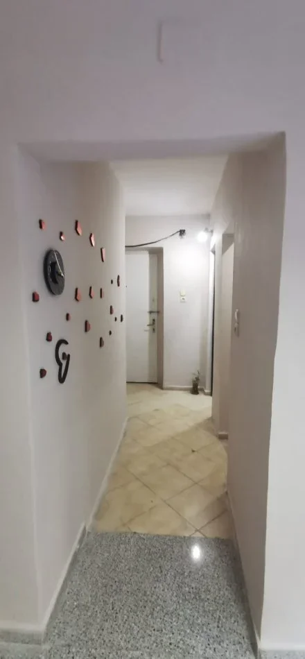 Tirane, jepet me qera zyre Kati 1, 45 m² 350 € 